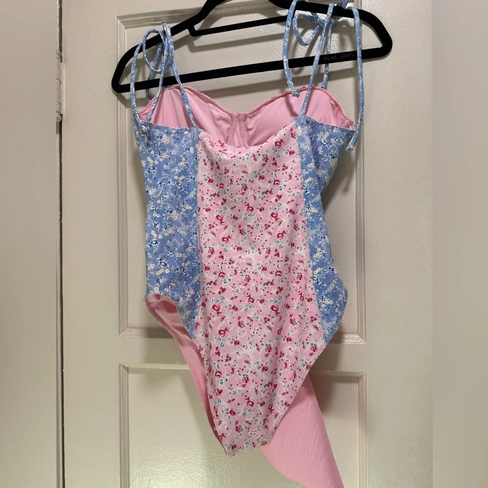 Loveshackfancy multi floral bathing suit size L NWT - Picture 2 of 2